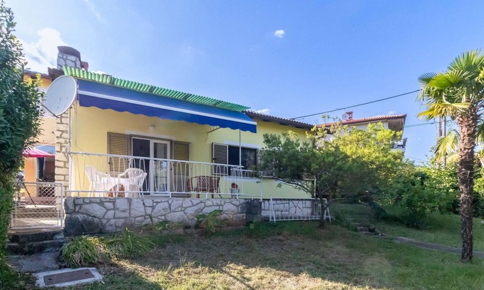 Ika Apartment | Amazing apartment in Ika with kitchen