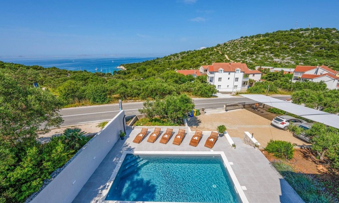 Susica Apartment | Amazing apartment in Murter with WiFi