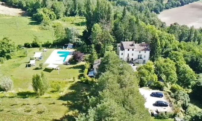 Montone Apartment | Amazing apartments with pool and private restaurant