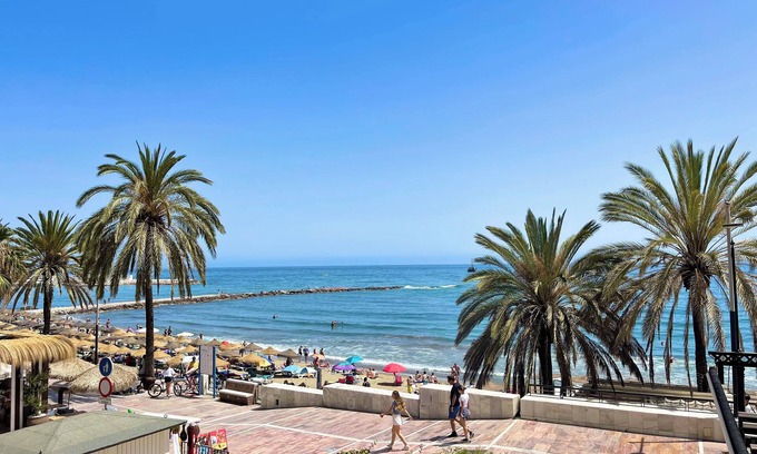 Marbella Seafront Promenade Apartment | Amazing beach front 2 bed Apartment with 100 kvm private terrace.