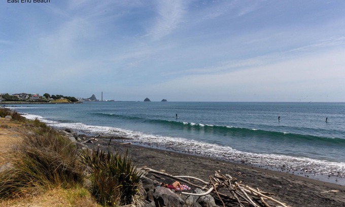 New Plymouth House | Amazing Beach-Side Bach 100m from East End Beach