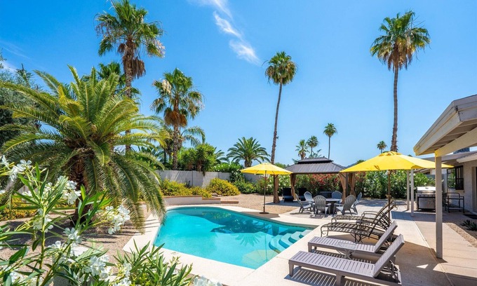 Paradise Valley Village House | Amazing beds! Free Wifi! No Cleaning Fee! Pet friendly! Free Laundry!