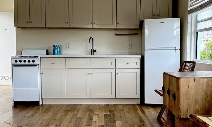 Southwest Coconut Grove Apartment | AMAZING DESIGNER STUDIO IN COCONUT GROVE