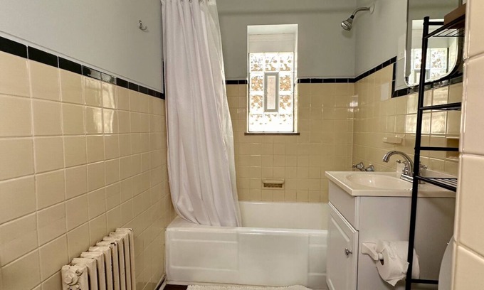 Mount Vernon Apartment | Amazing Downtown Location! Quiet & Spacious!