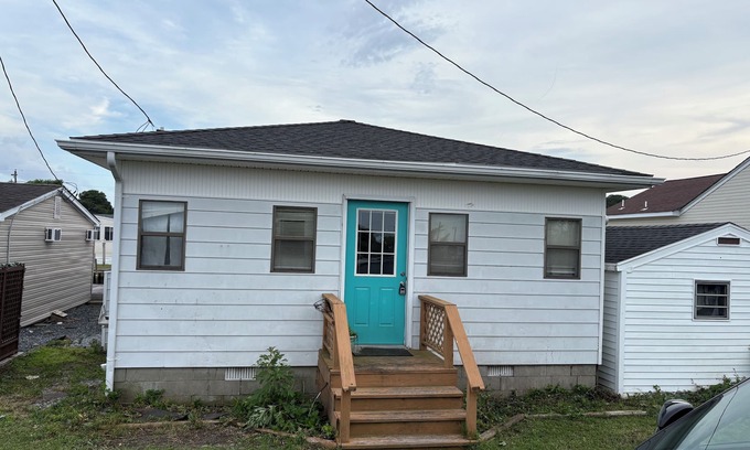 Rehoboth Beach Cottage | Amazing fishing cottage on the bay! Direct bay access! Beautiful views!