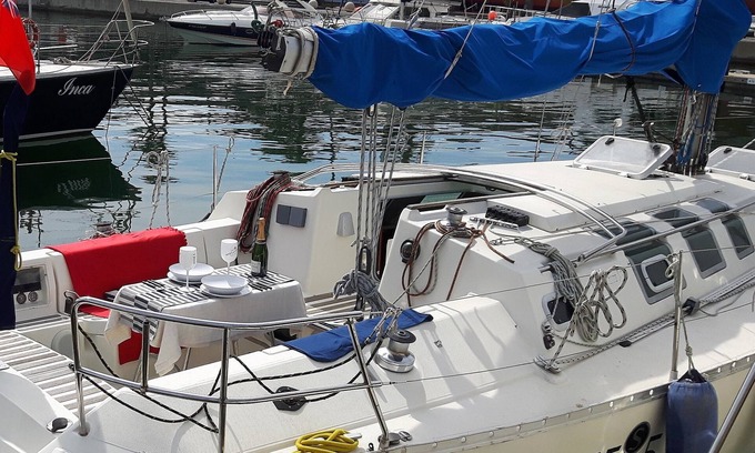 Diagonal Mar i el Front Maritim del Poblenou Boat Rental | Amazing flat in classic boat - Barcelona