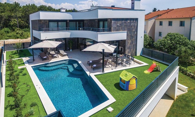 Biograd na Moru House | Amazing home in Biograd with kitchen