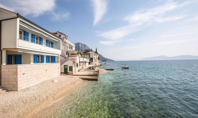 Brist House | Amazing home in Brist with kitchen