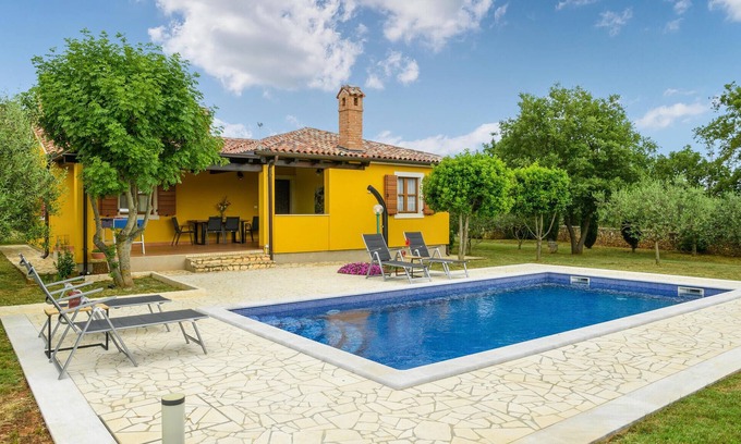 Cokuni House | Amazing home in Cokuni with WiFi