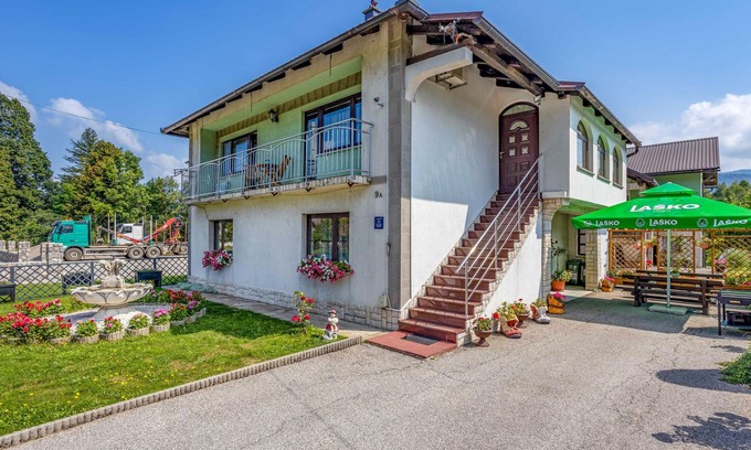 Lic House | Amazing home in Lic with WiFi