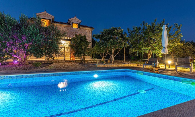 Lozovac House | Amazing home in Lozovac with kitchen