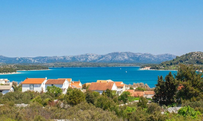 Murter House | Amazing home in Murter with sauna