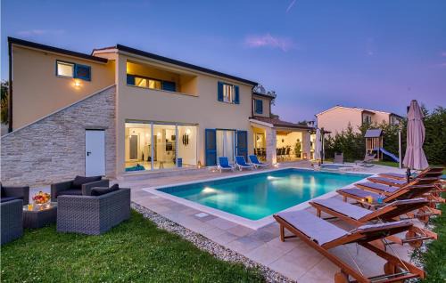 Muzini House | Amazing Home In Naselje Muzini