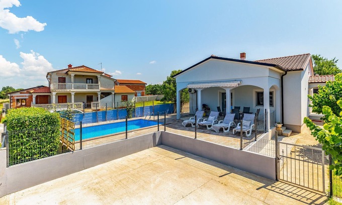 Sikici House | Amazing home in Pula with WiFi