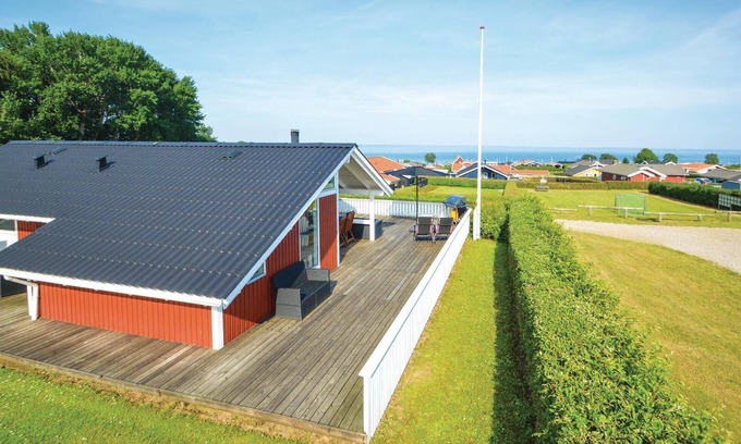 Grønninghoved Strand House | Amazing home in Sjølund with WiFi