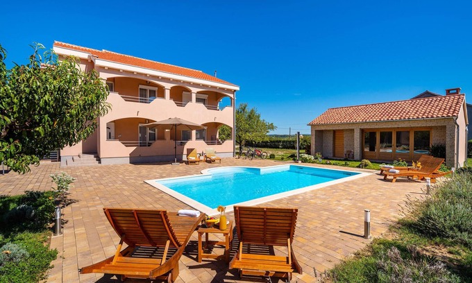 Suhovare House | Amazing home in Suhovare with kitchen