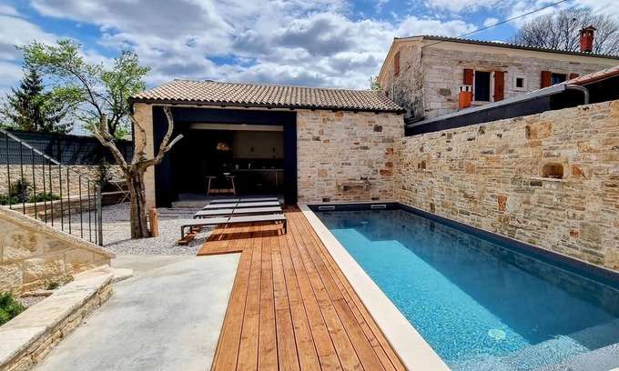 Jakovici House | Amazing home in Tinjan