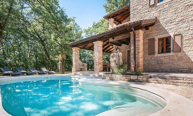 Brecevici House | Amazing home in Tinjan