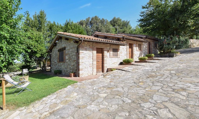 Todi House | Amazing home in Todi with swimming pool
