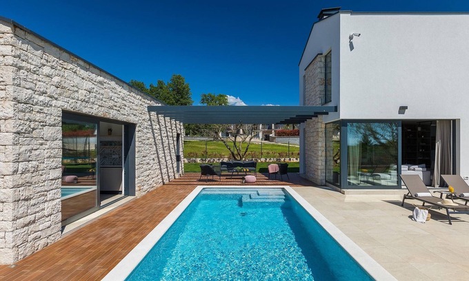 Visnjan House | Amazing home in Visnjan with sauna