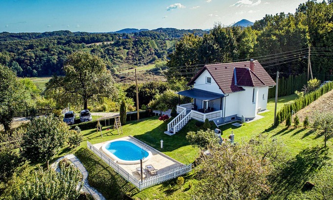 Ivanec House | Amazing home with swiming pool
