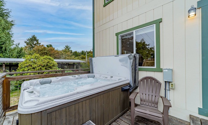 McKinleyville House | Amazing home with a spectacular panoramic ocean view, deck, BBQ and hot tub