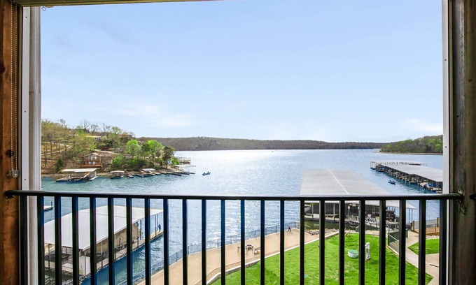 Kaiser Condo | Amazing Lake Views Within State Park - Gated Pool