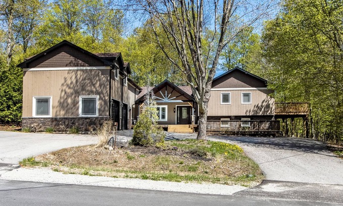 Tiny Cottage | Amazing Lakeview Retreat with Hot Tub, Sauna and Private Loft!