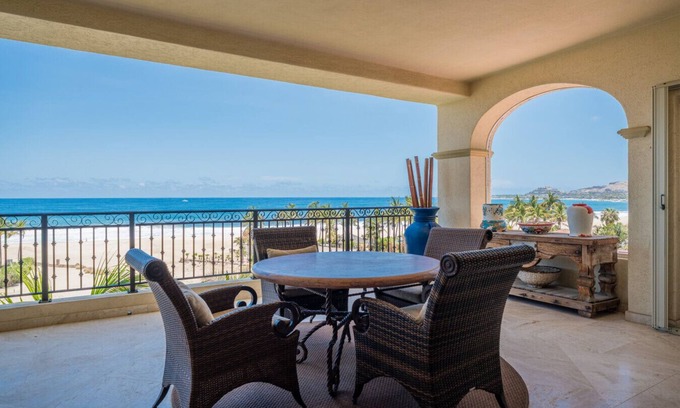 Zona Hotelera Condo | Amazing Las Mananitas Amenities and Location