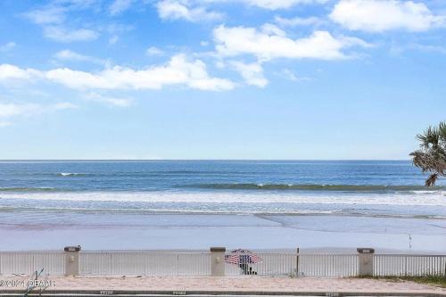 Ortona Park Apartment | Amazing Ocean View Beachfront Entire Apartment Direct access to Beach