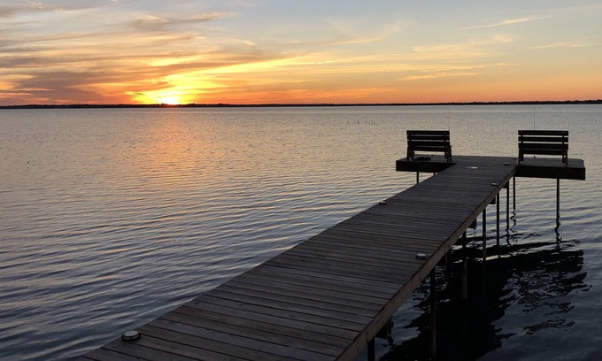 Lakeside House | Amazing Quiet Sunsets on Lake Corpus Christi-2 Bed/2Bath