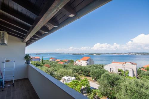 Tkon Apartment | Amazing Sea View - Insel Pašman