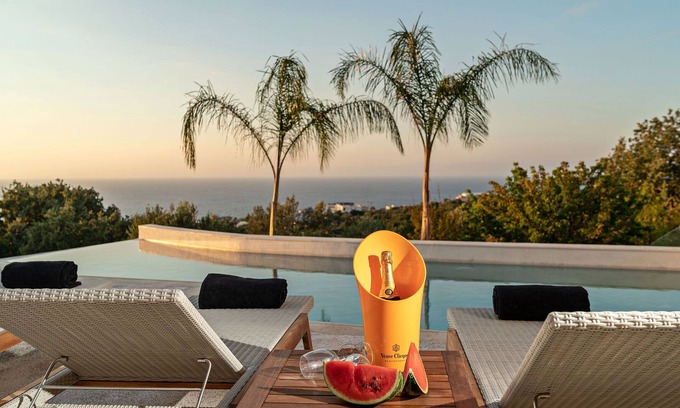 Atsipópoulon Villa | Amazing sea Views, Close to Rethymno & the Beach! Full Privacy!