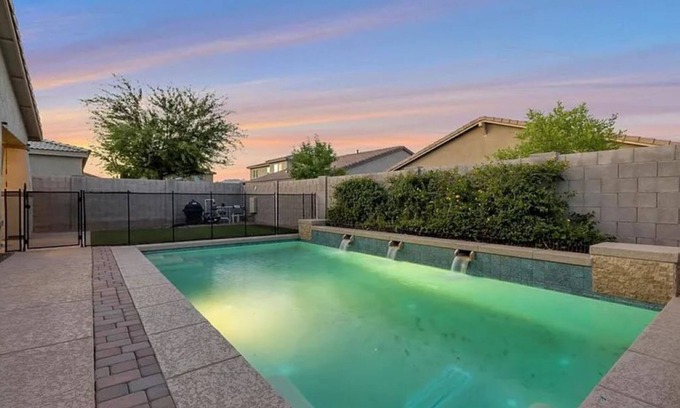 Surprise Farms House | Amazing Surprise Retreat W/Pool, Hot Tub, Ping Pong Table and much more!