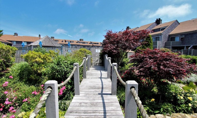 Hyannis House | Amazing townhouse in oceanfront resort, pool, beach