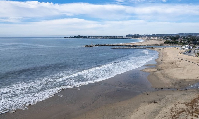 Eastside Santa Cruz Cottage | Amazing Twin Lakes Beach Views