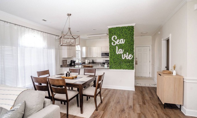 Central Myrtle Beach Condo | Amazing vacation rental, great location,pool,close to the beach and golf course
