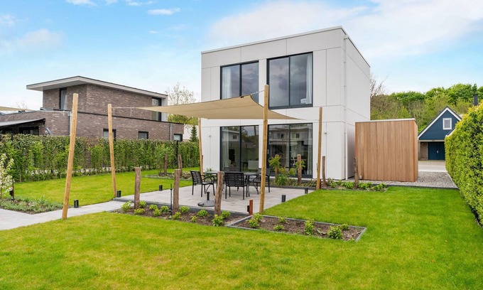 Zeewolde House | Amazing villa in Zeewolde with terrace