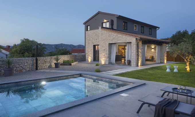 Ripenda Verbanci Villa | Amazing Villa Vizzani, with a Pool