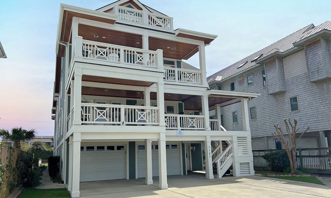 Wrightsville Beach House | Amazing water views! Beautiful 6BR/6.5 waterfront home on Wrightsville Beach.