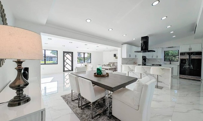 Sunset House | Amazing Waterfront Home with Boating Dock