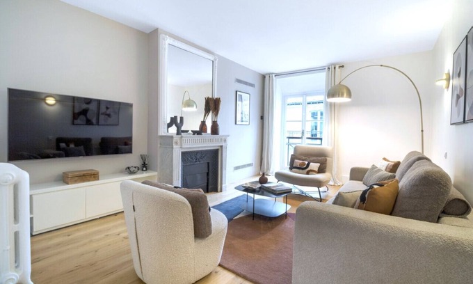 8th Arrondissement Apartment | AmazingApartment #GalleriesLafayette #Madeleine#AC