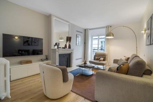 8th Arrondissement Apartment | AmazingApartment #GalleriesLafayette #Madeleine#AC
