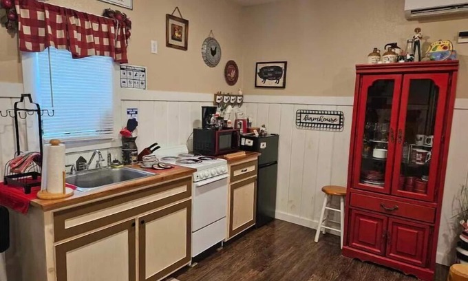 Sevierville Cottage | America's Farmland Family Country Cottage