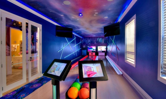 Briargrove House | America the Beautiful Bowling Villa! Sleeps 40!