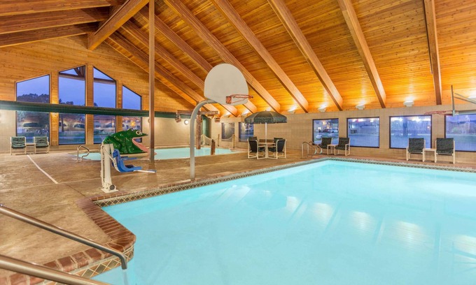 Wisconsin Dells Hotel | AmericInn by Wyndham Wisconsin Dells