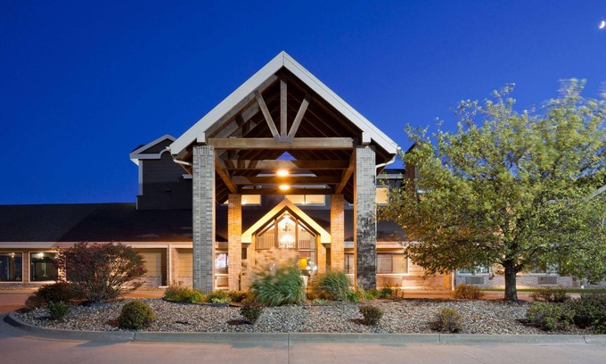 Osceola Hotel | AmericInn by Wyndham Osceola