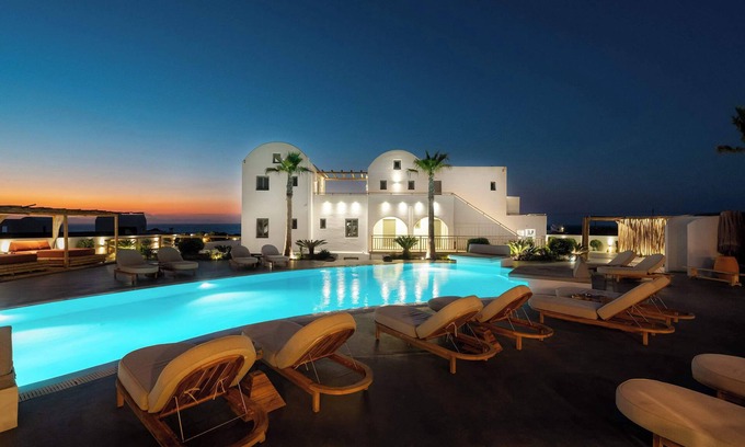 Kamari Condo | Amethyst Luxury Suites - Oia Family Suite