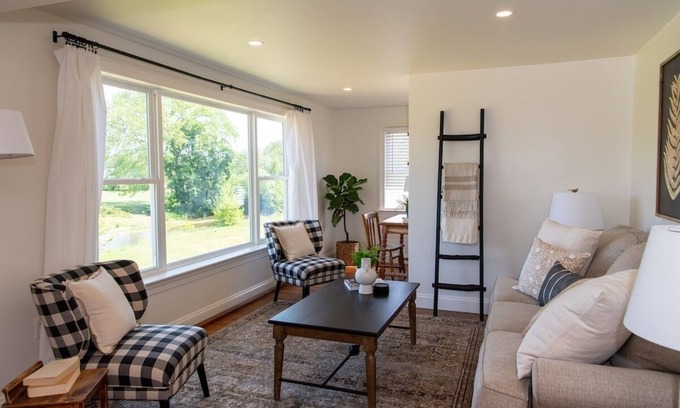 Witmer Cottage | Amish Cottage, Hot Tub, on Mill Creek