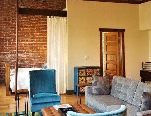 Amity Hotel | Amity Flats